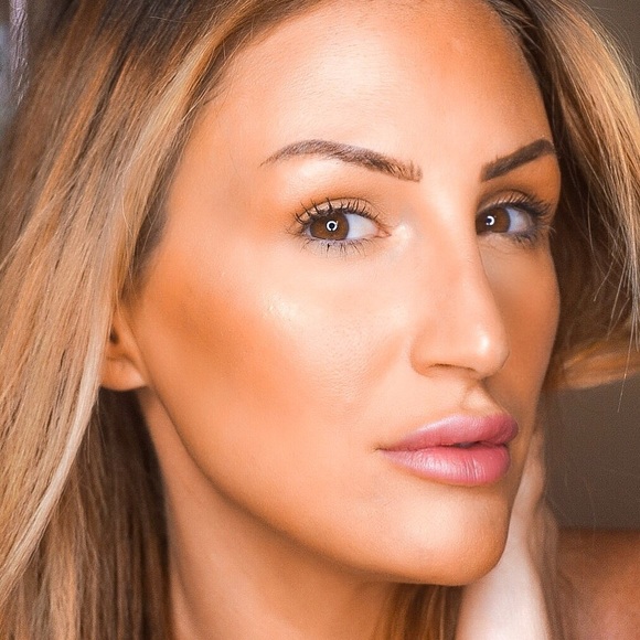 Meet your Posher, Angela - Picture 1 of 2